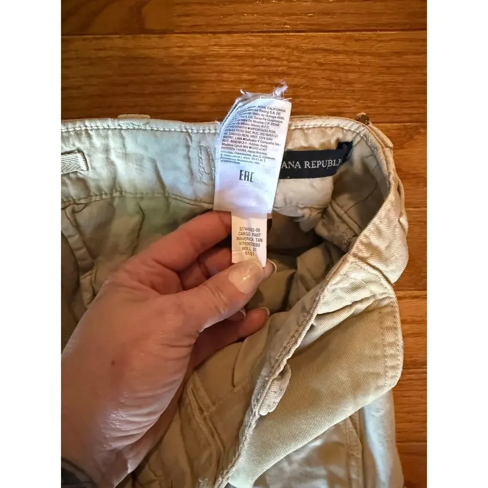 Banana Republic Cargo pants 32S Maverick Tan